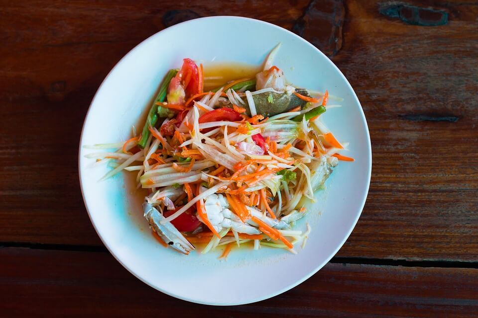 Une salade de papaye verte laotienne salade de papaye cuisine laotienne
