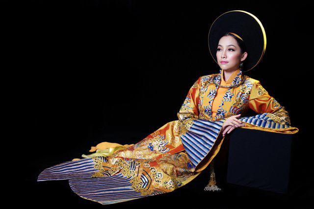 Tenue traditionnelle des femmes royales à l'époque Tenue traditionnelle femmes royales