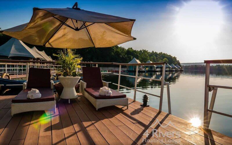 Terrasse floating lodge, Ta Lai